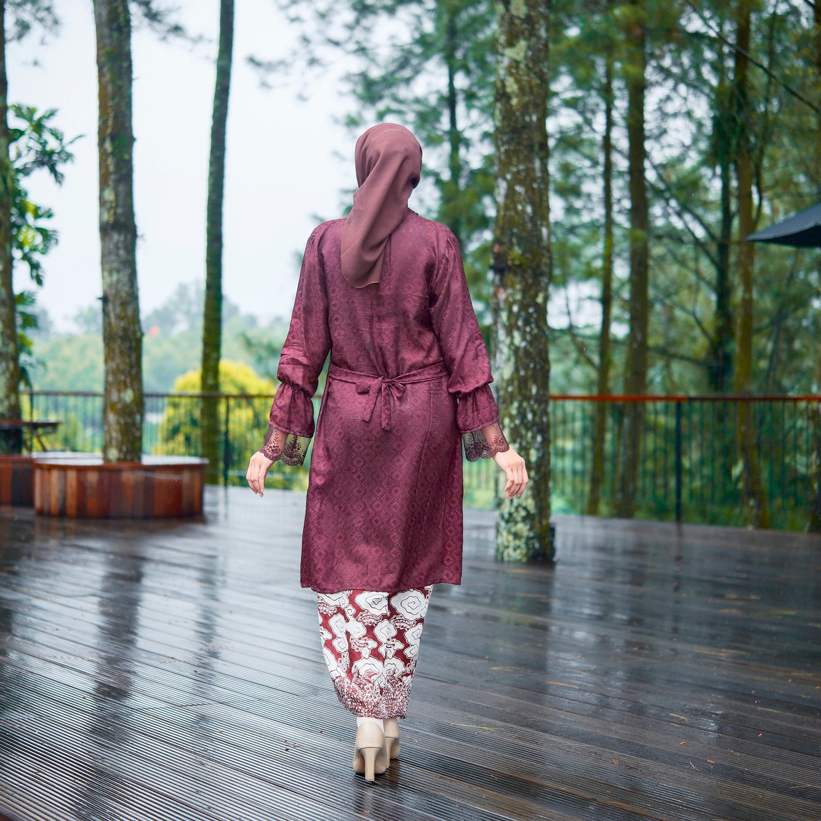 Diana Batik - AYUNA TUNIK KEBAYA VISCOSE | Tunik Raya | Baju Kurung | Tunik Lebaran - Gambar 4