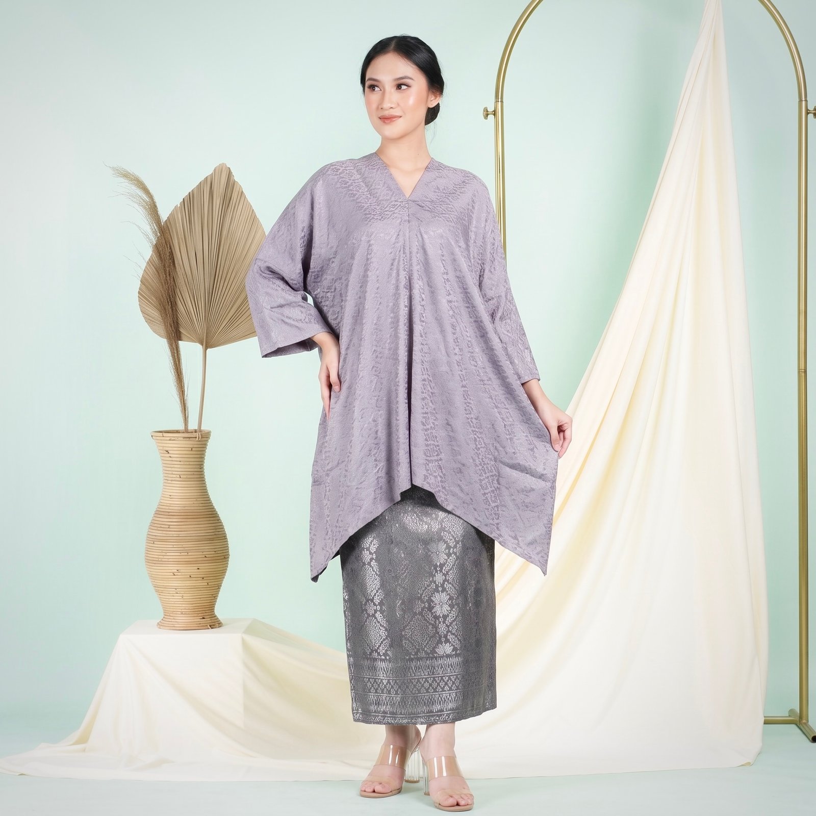 Diana Batik - TUNIK BLOUSE SET KEBAYA MODERN VISCOSE DAN KAIN TENUN SONGKET - Gambar 4