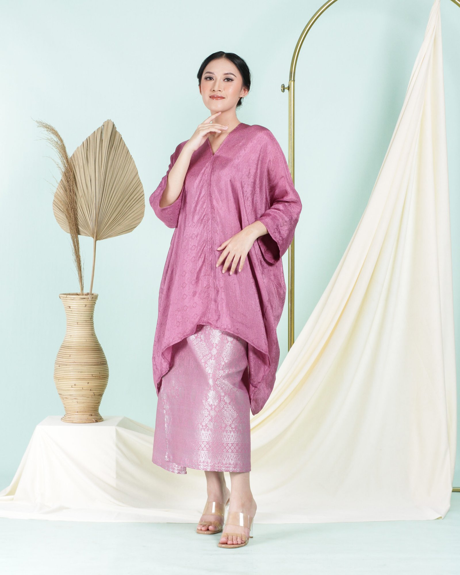 Diana Batik - TUNIK BLOUSE SET KEBAYA MODERN VISCOSE DAN KAIN TENUN SONGKET - Gambar 2