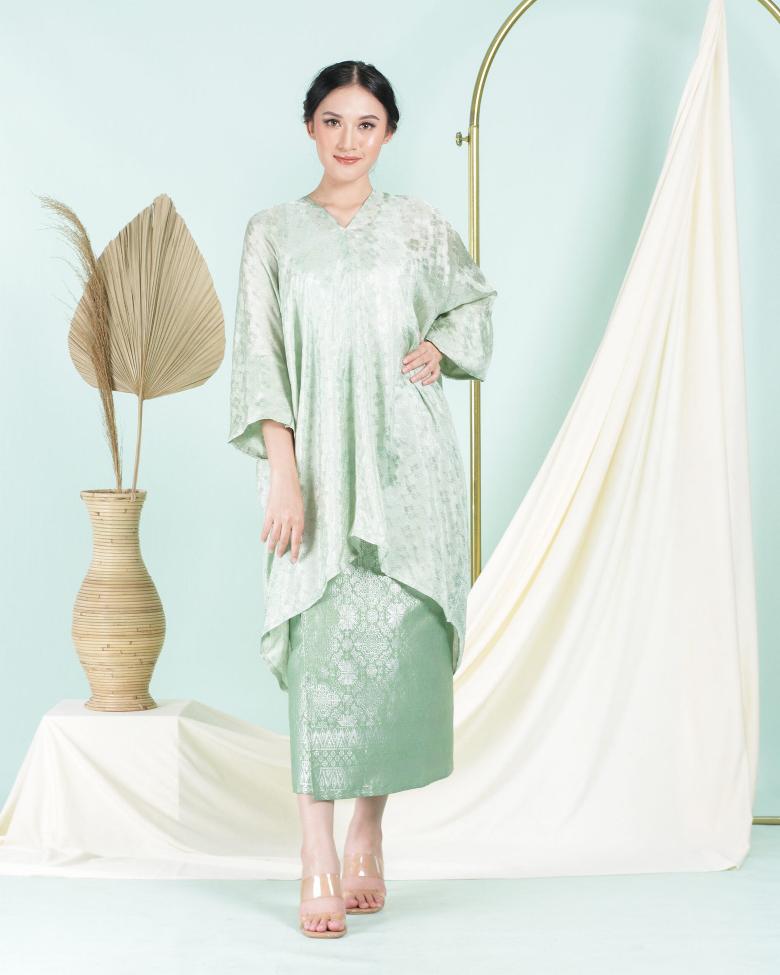 Diana Batik - TUNIK BLOUSE SET KEBAYA MODERN VISCOSE DAN KAIN TENUN SONGKET - Gambar 3